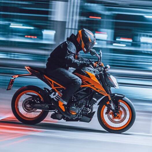 acceleration and power delivery of the ktm duke 200