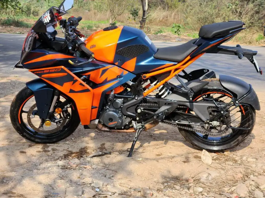 how does rc 390 top speed compare to lightweight sportbike rivals