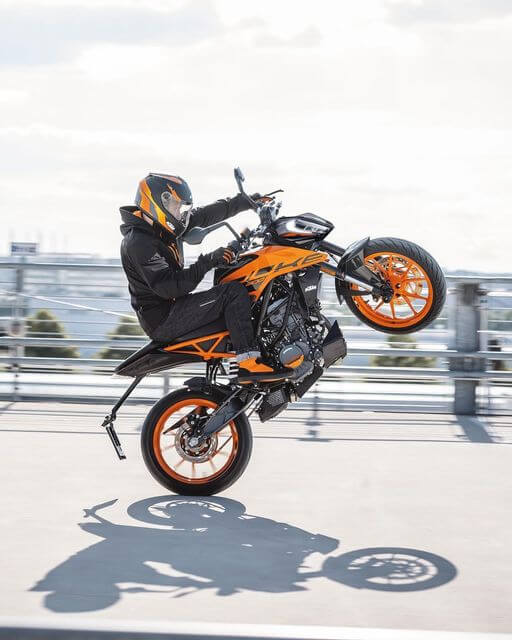what is the true top speed of the ktm duke 200